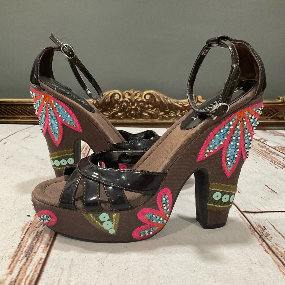 COLIN‎ STUART EMBROIDERED FLORAL WITH BEADS PLATFORM HEELS